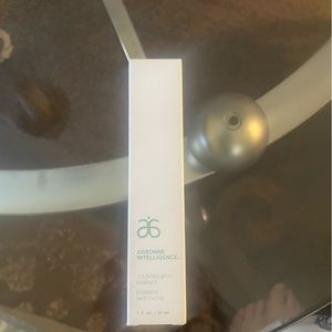 NWOT arbonne intelligence counter spot essence